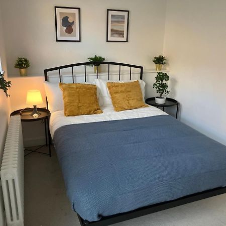 شقة Magnificent Refurbished 1 Bed Flat Few Steps To High St ! - 4 East House إبسوم المظهر الخارجي الصورة