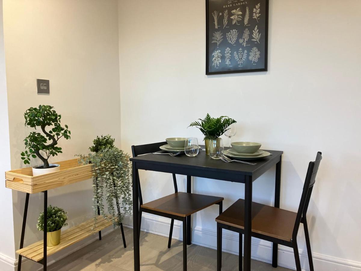شقة Magnificent Refurbished 1 Bed Flat Few Steps To High St ! - 4 East House إبسوم المظهر الخارجي الصورة