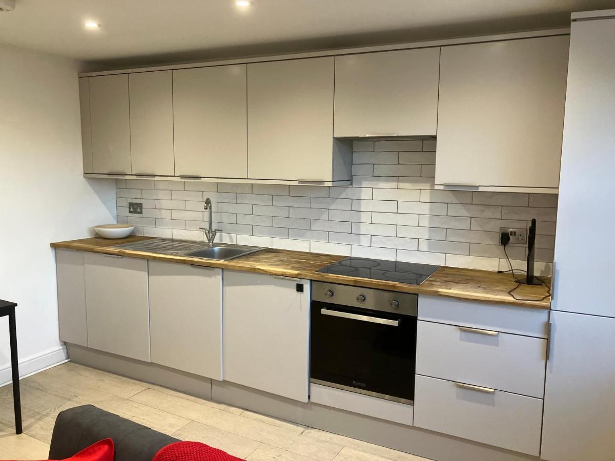شقة Magnificent Refurbished 1 Bed Flat Few Steps To High St ! - 4 East House إبسوم المظهر الخارجي الصورة