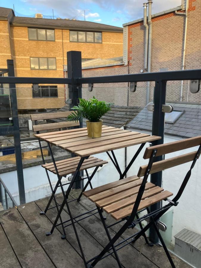 شقة Magnificent Refurbished 1 Bed Flat Few Steps To High St ! - 4 East House إبسوم المظهر الخارجي الصورة