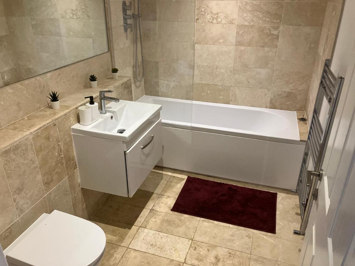 شقة Magnificent Refurbished 1 Bed Flat Few Steps To High St ! - 4 East House إبسوم المظهر الخارجي الصورة
